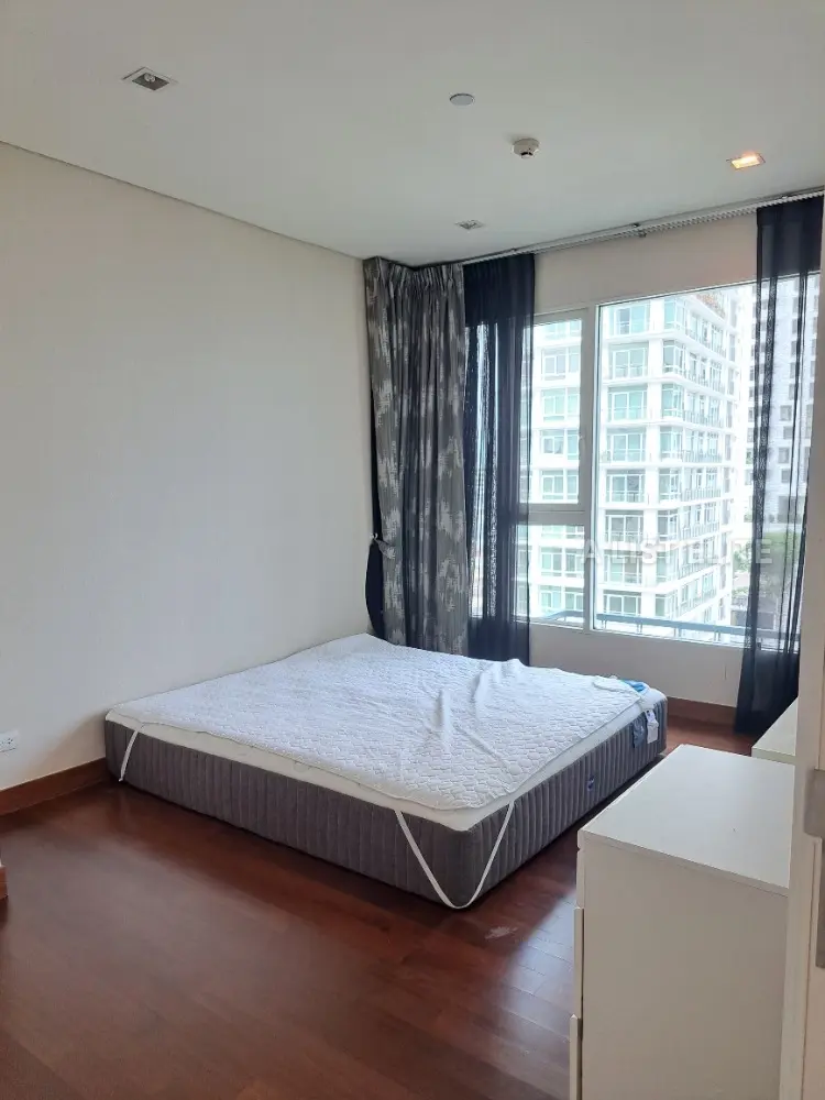 Ivy Thonglor