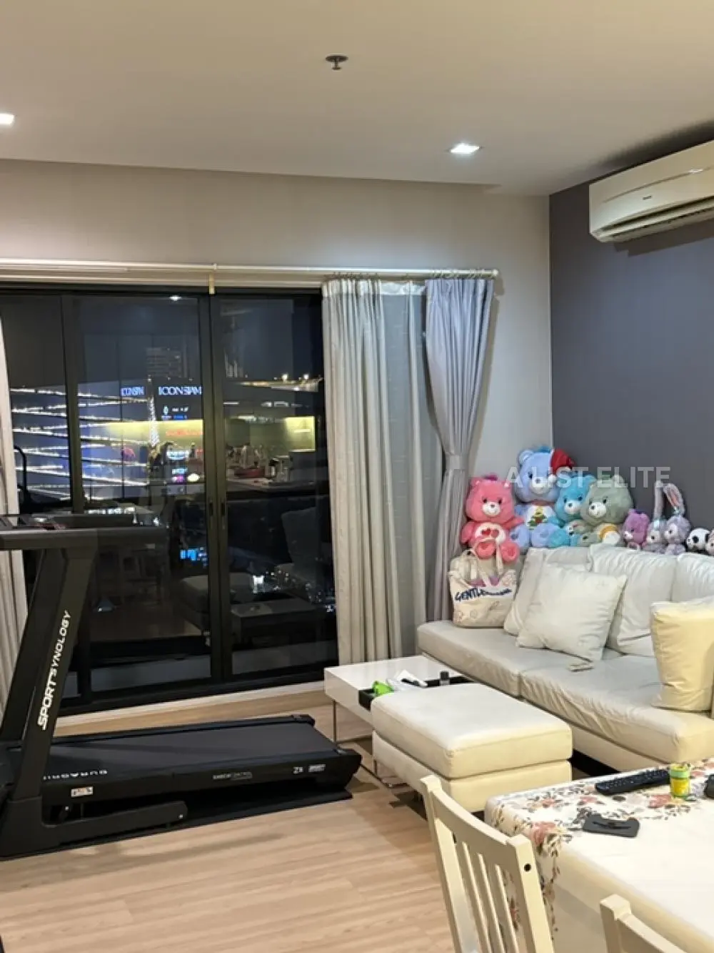 Urbano Absolute Sathon - Taksin