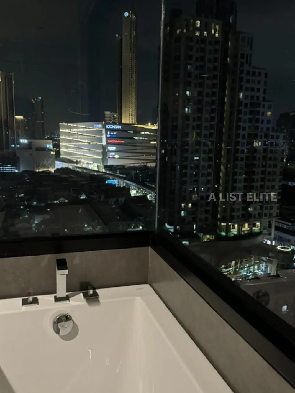 Urbano Absolute Sathon - Taksin