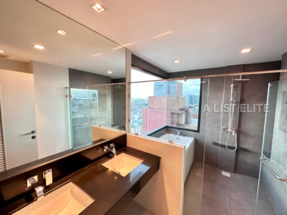 Urbano Absolute Sathon - Taksin