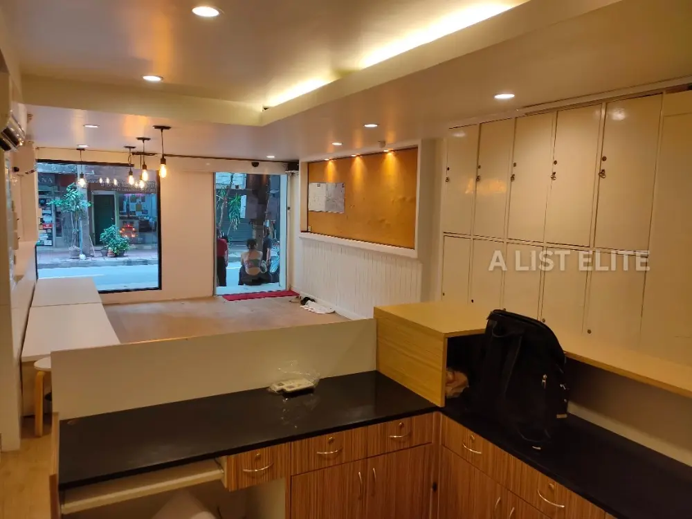 บ้านพาณิชย์ใกล้โรงแรมพูลแมน จี