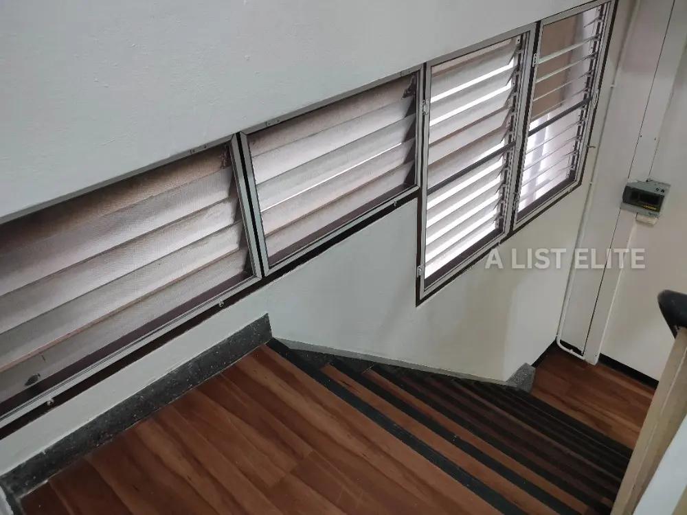 บ้านพาณิชย์ใกล้โรงแรมพูลแมน จี