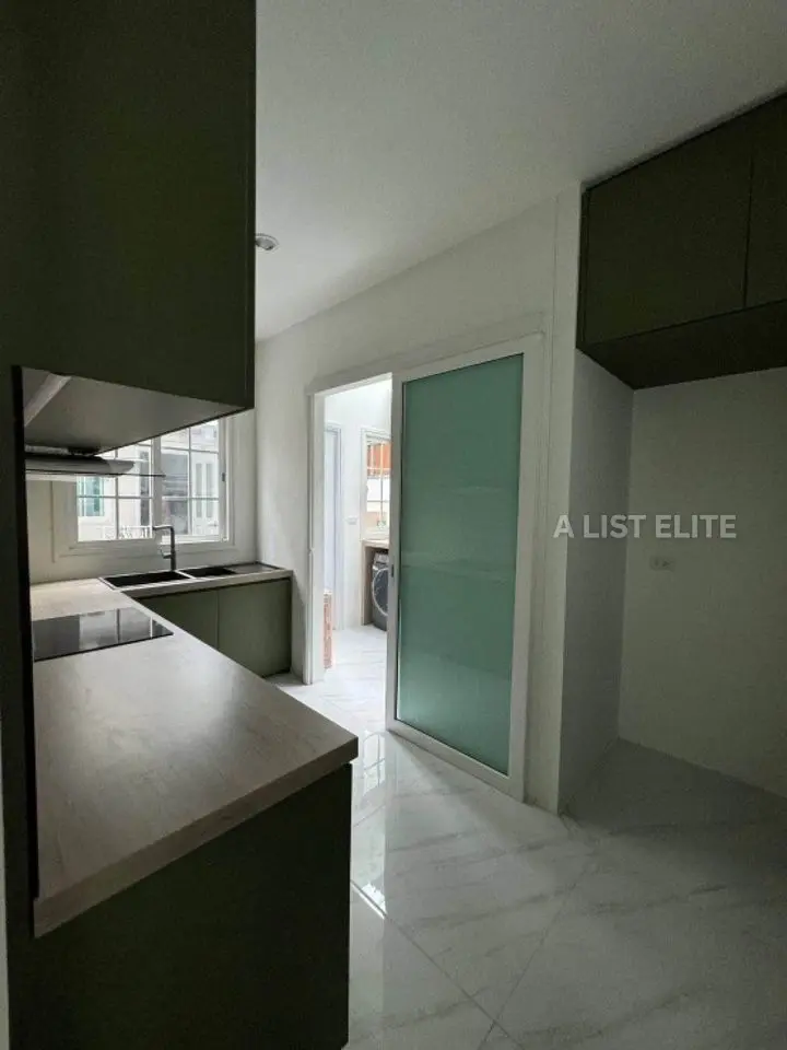 Grandio Sathorn
