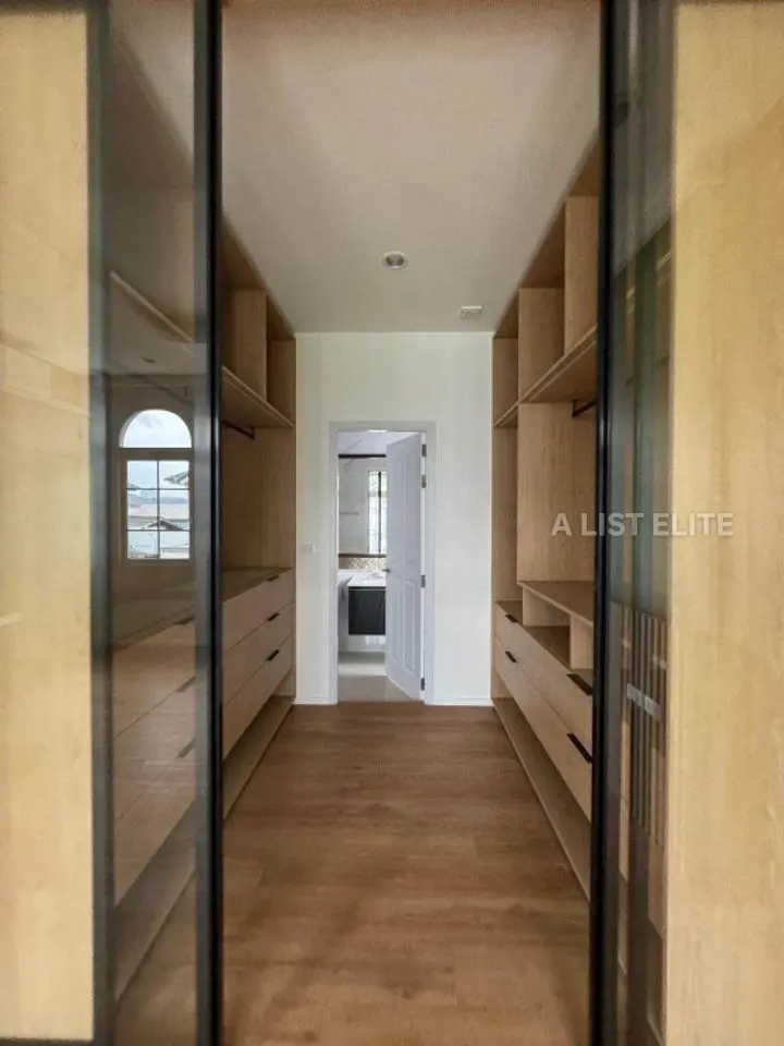 Grandio Sathorn
