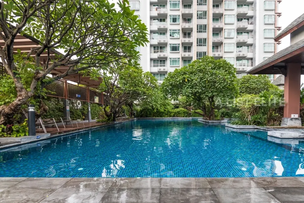 Circle Condominium