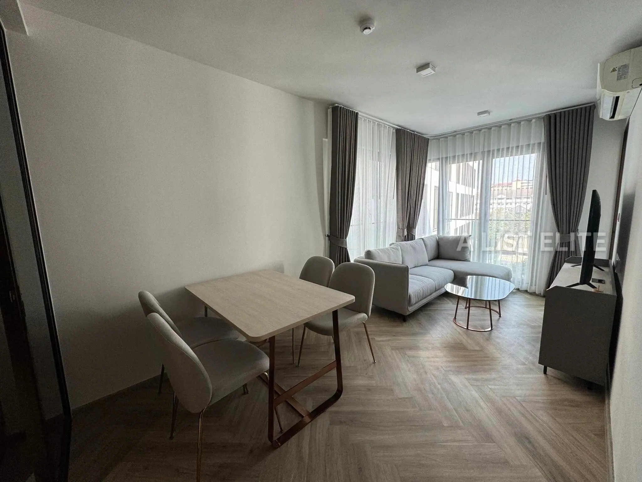 CHAPITRE THONGLOR 25