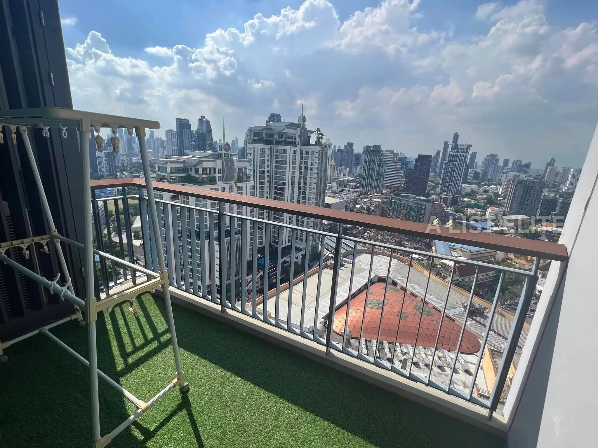 Rhythm Sukhumvit 42