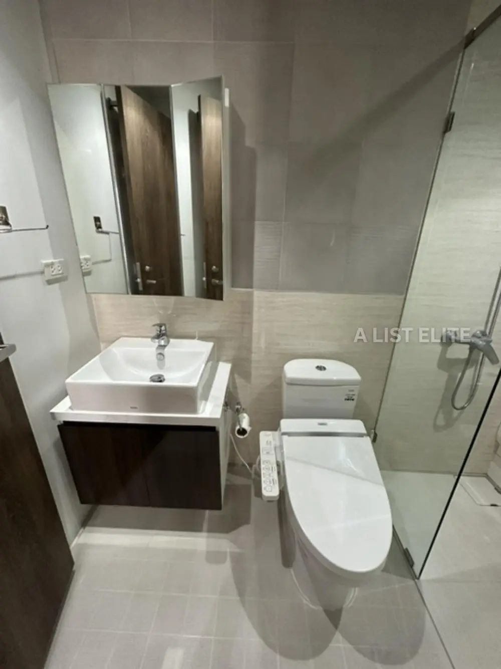 Runesu Thonglor 5