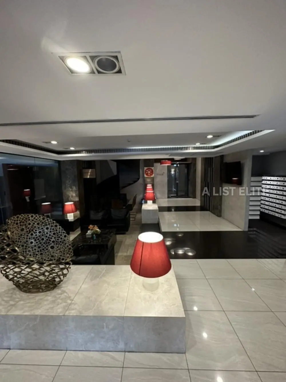 Runesu Thonglor 5