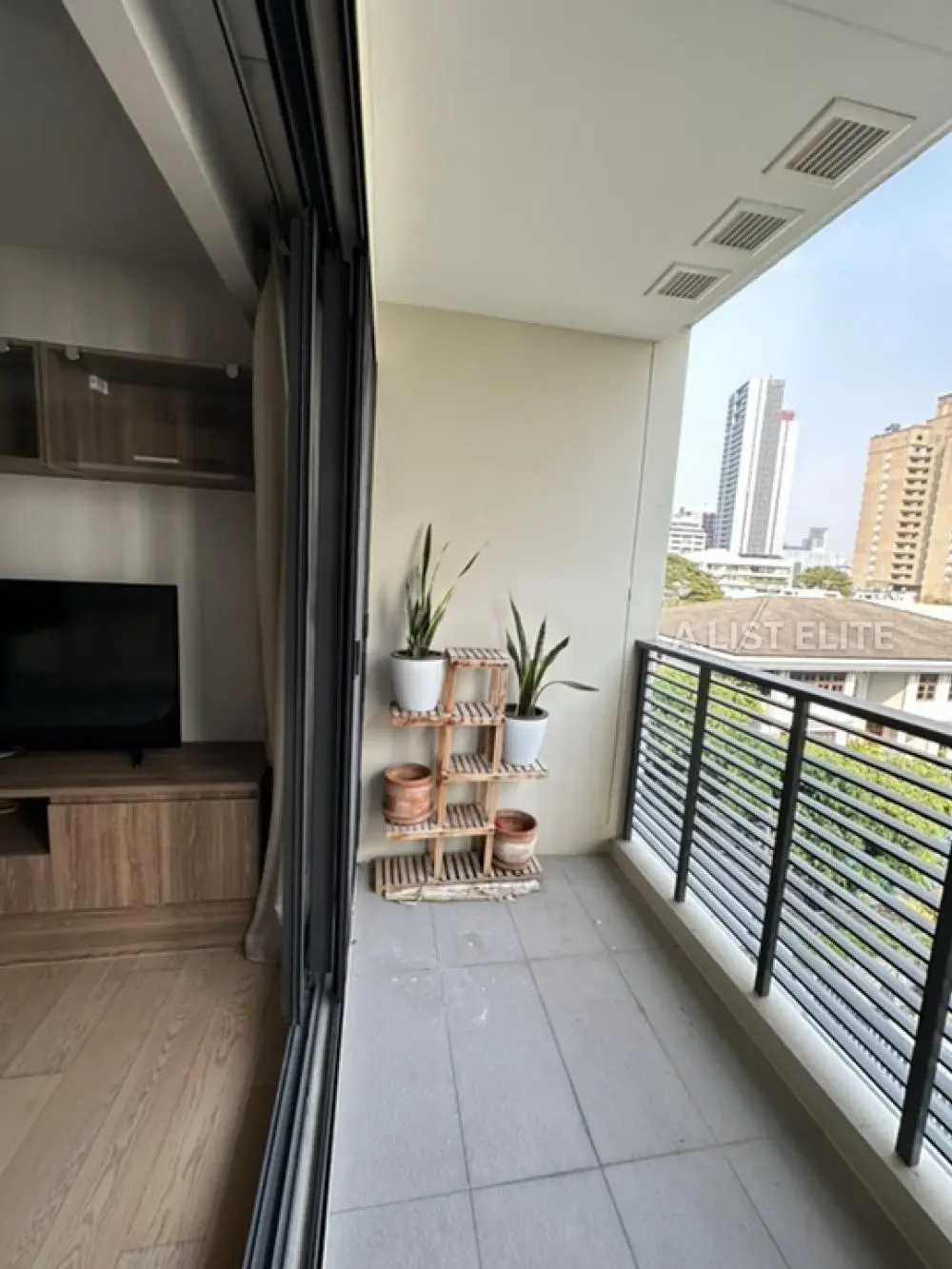 Runesu Thonglor 5