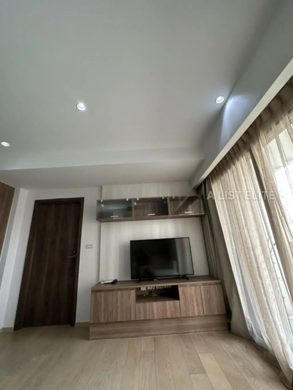 Runesu Thonglor 5