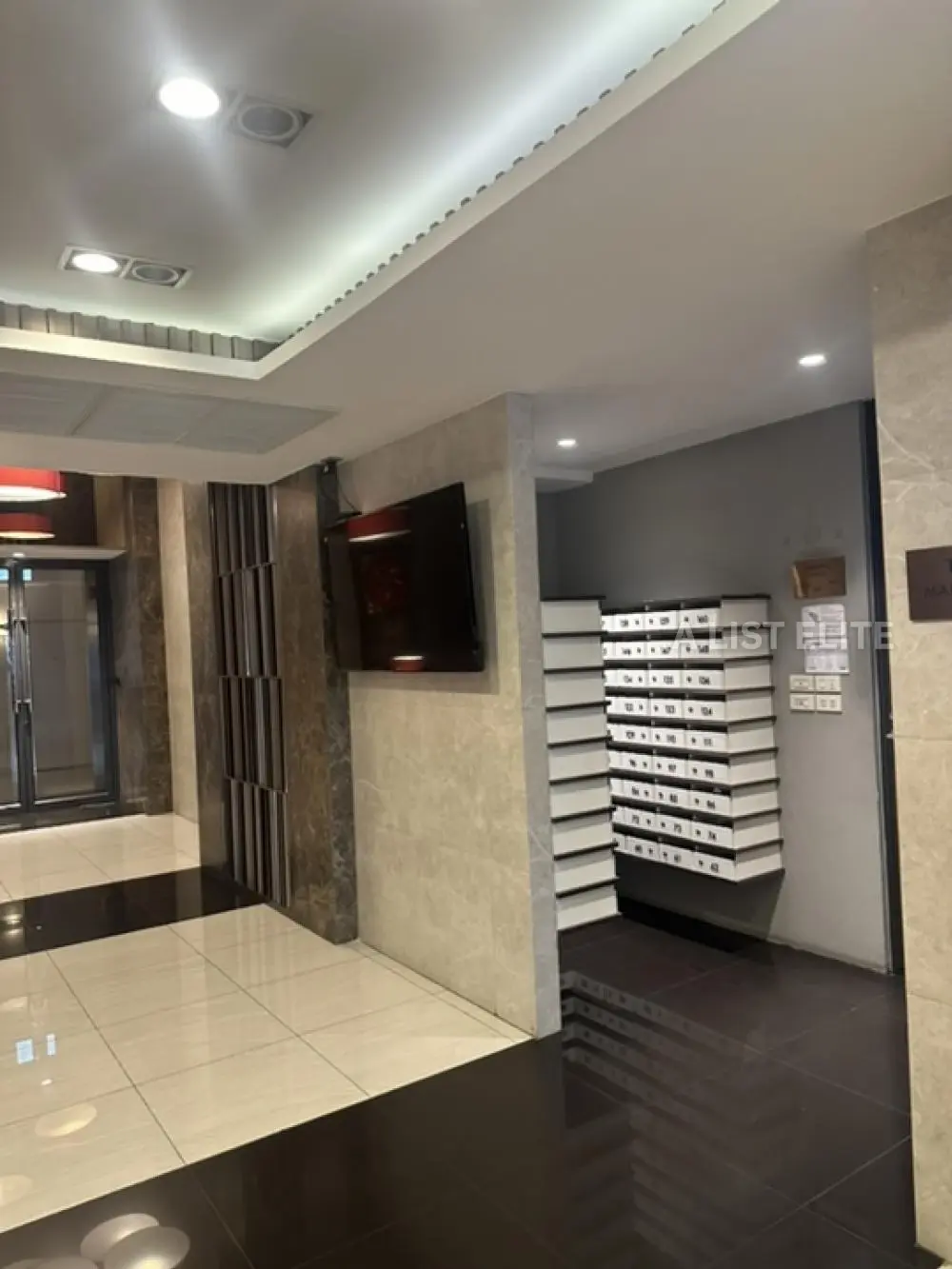 Runesu Thonglor 5