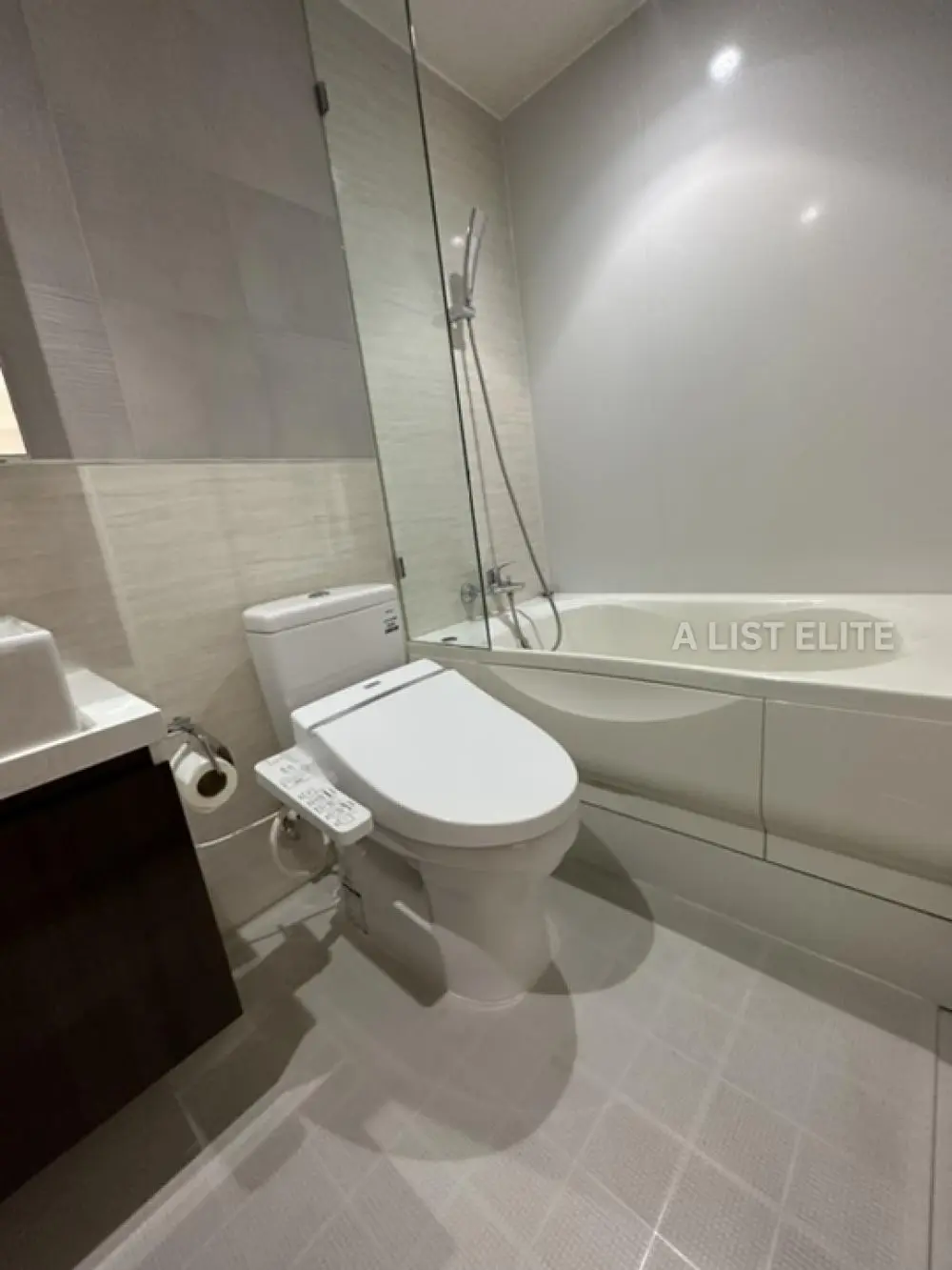 Runesu Thonglor 5