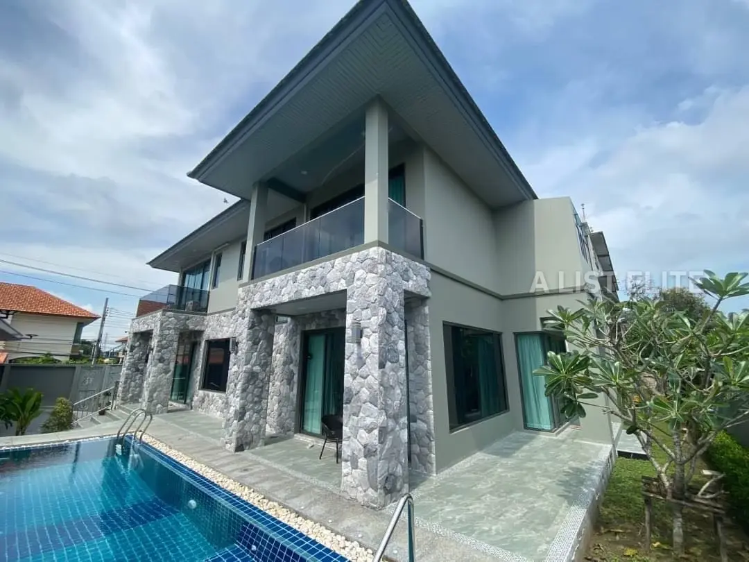 HOUSE NEAR CENTRAL PINKLAO
