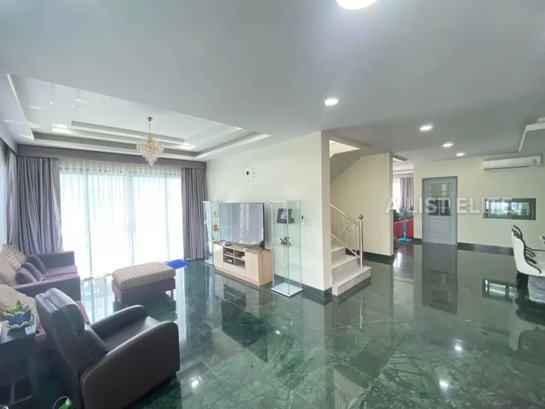 HOUSE NEAR CENTRAL PINKLAO