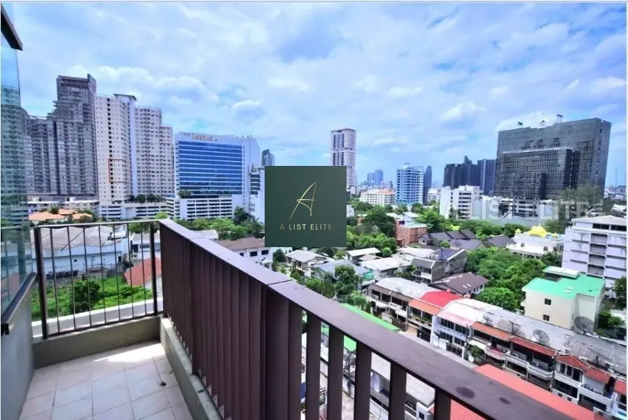 ดิ เอ็มโพริโอ เพลส