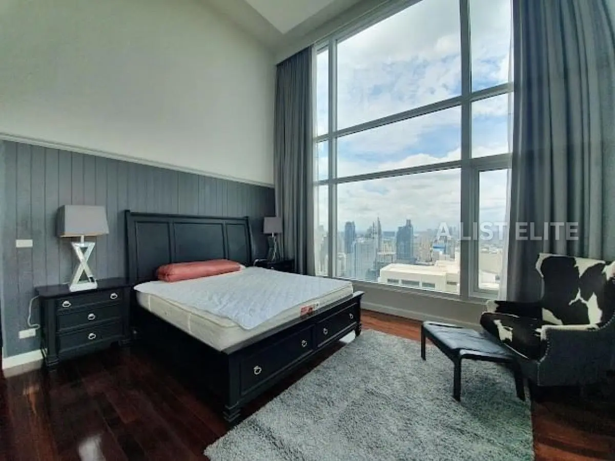PENTHOUSE CIRCLE