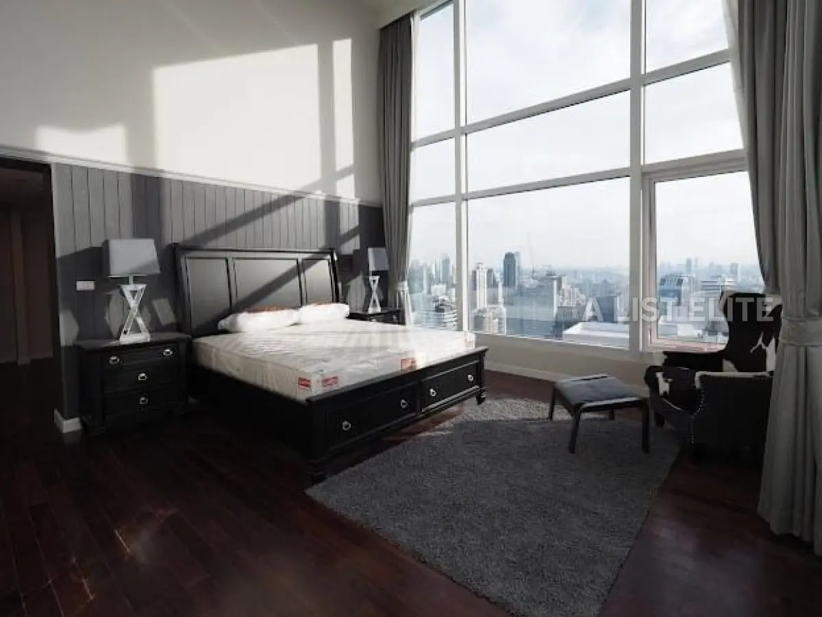 PENTHOUSE CIRCLE
