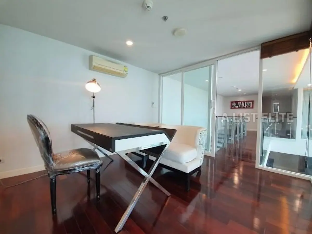 PENTHOUSE CIRCLE