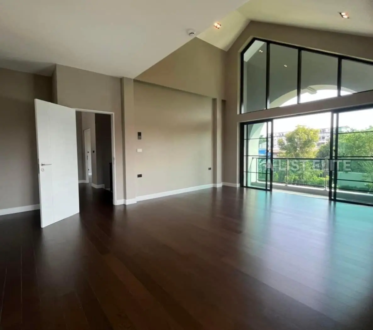 Bangkok Boulevard Signature Prachachuen