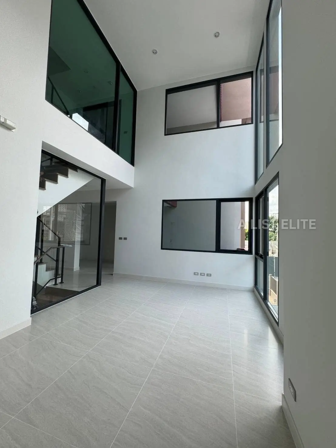 Baan Klang Muang CLASSE Sukhumvit 77