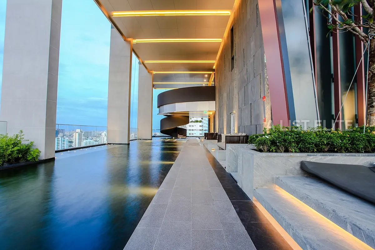 LAVIQ Sukhumvit 57