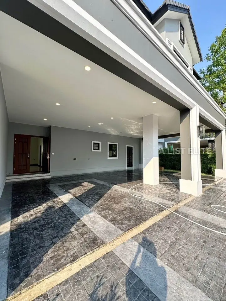 The Palazzo Pinklao