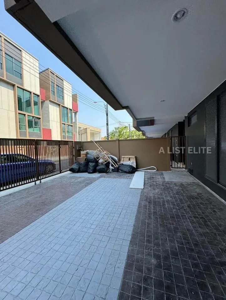 Baan Klang Muang CLASSE Sukhumvit 77