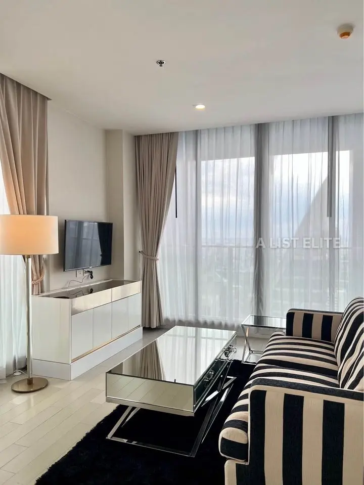 Noble Ploenchit 