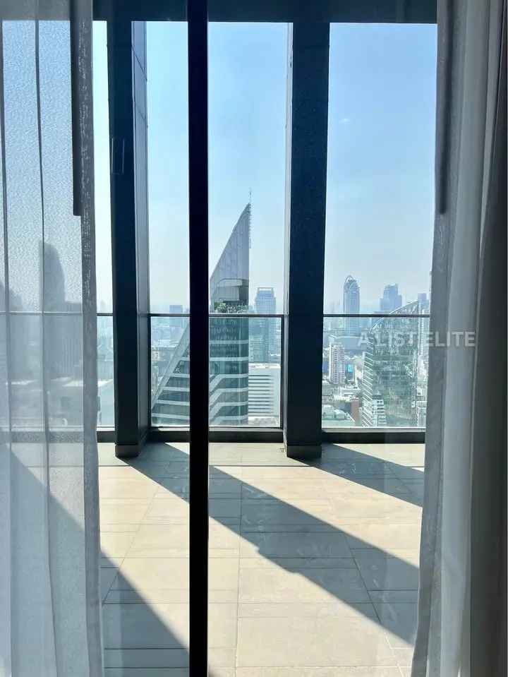 Noble Ploenchit 