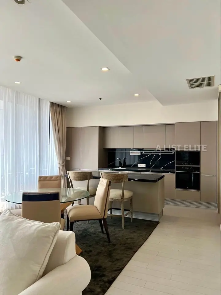Noble Ploenchit 