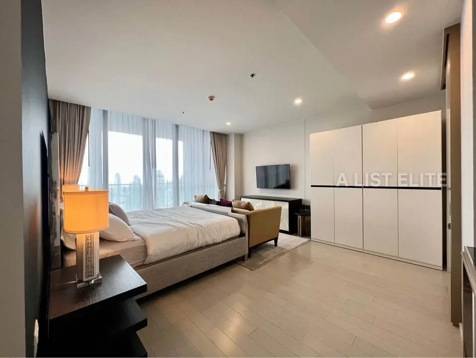 Noble Ploenchit 