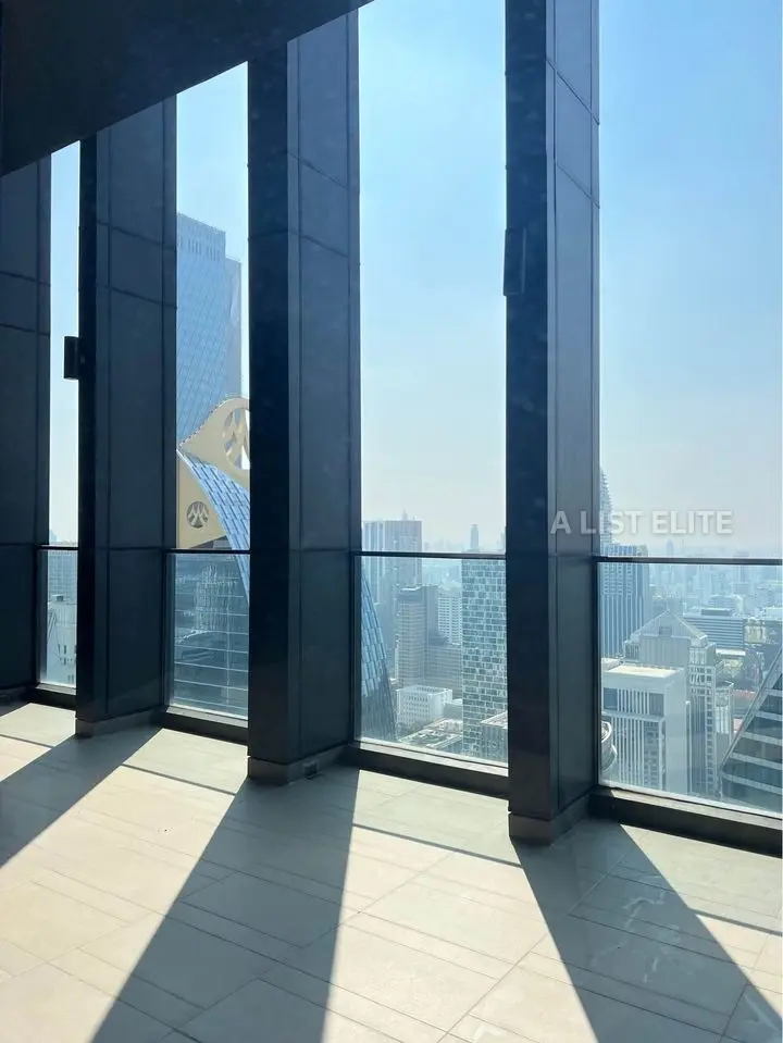 Noble Ploenchit 