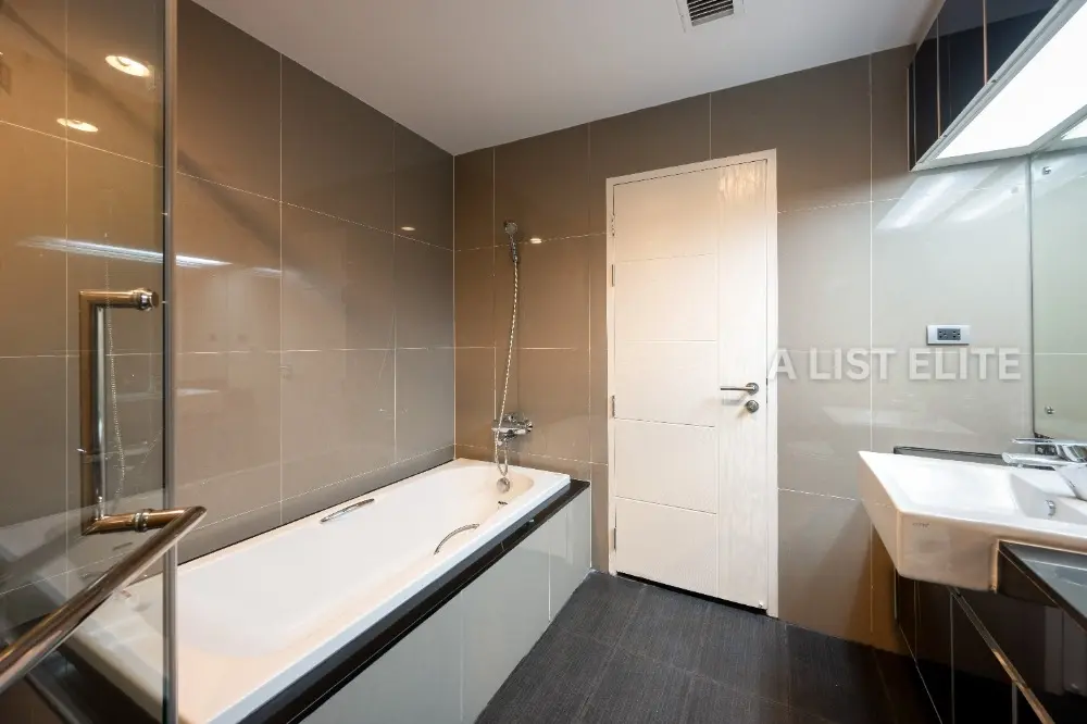 The Crest Sukhumvit 34