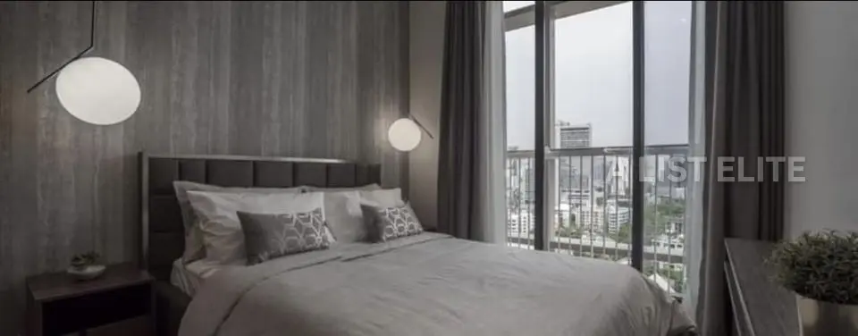 Park Origin Phrom Phong