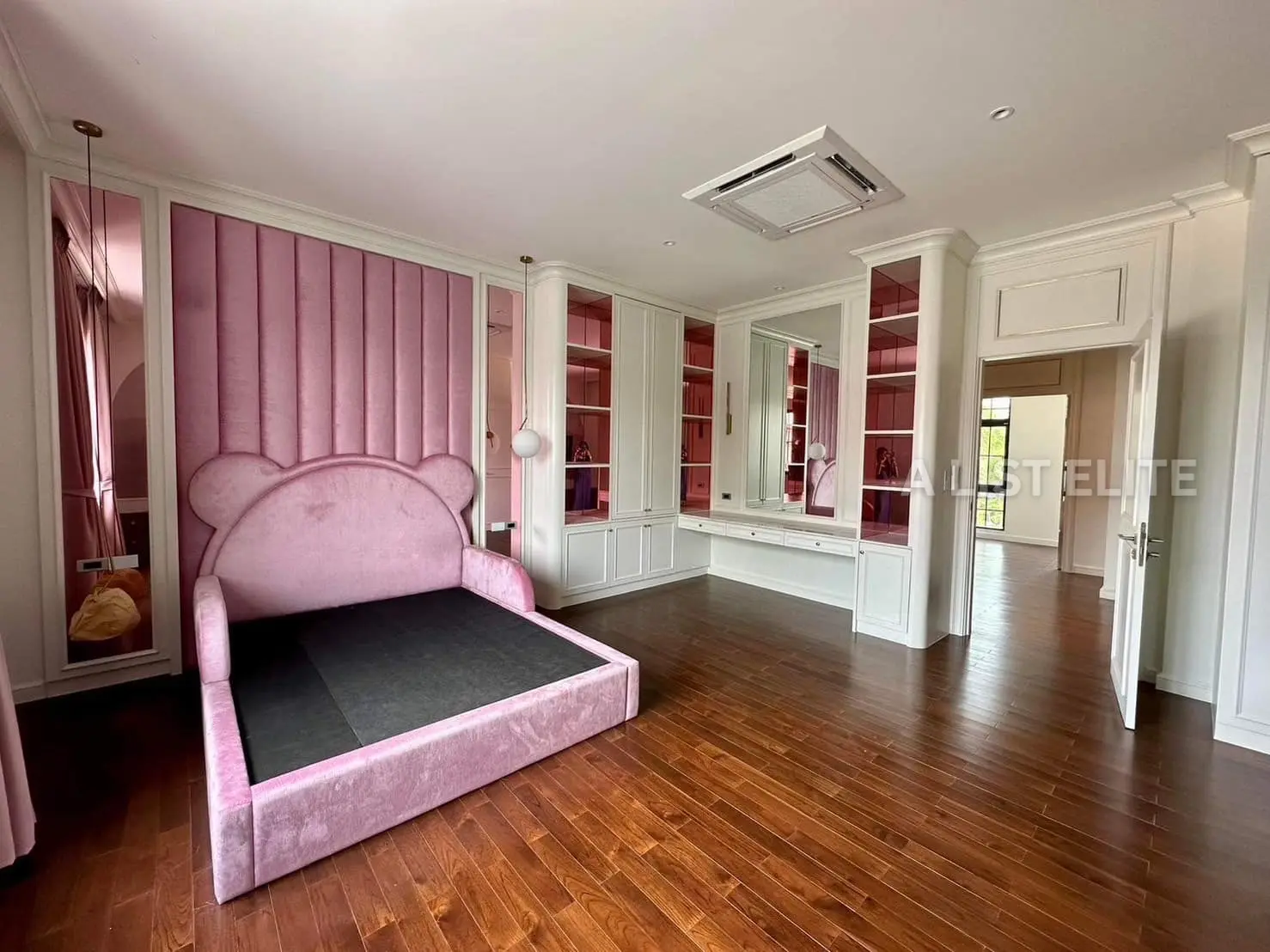 The Palazzo Pinklao
