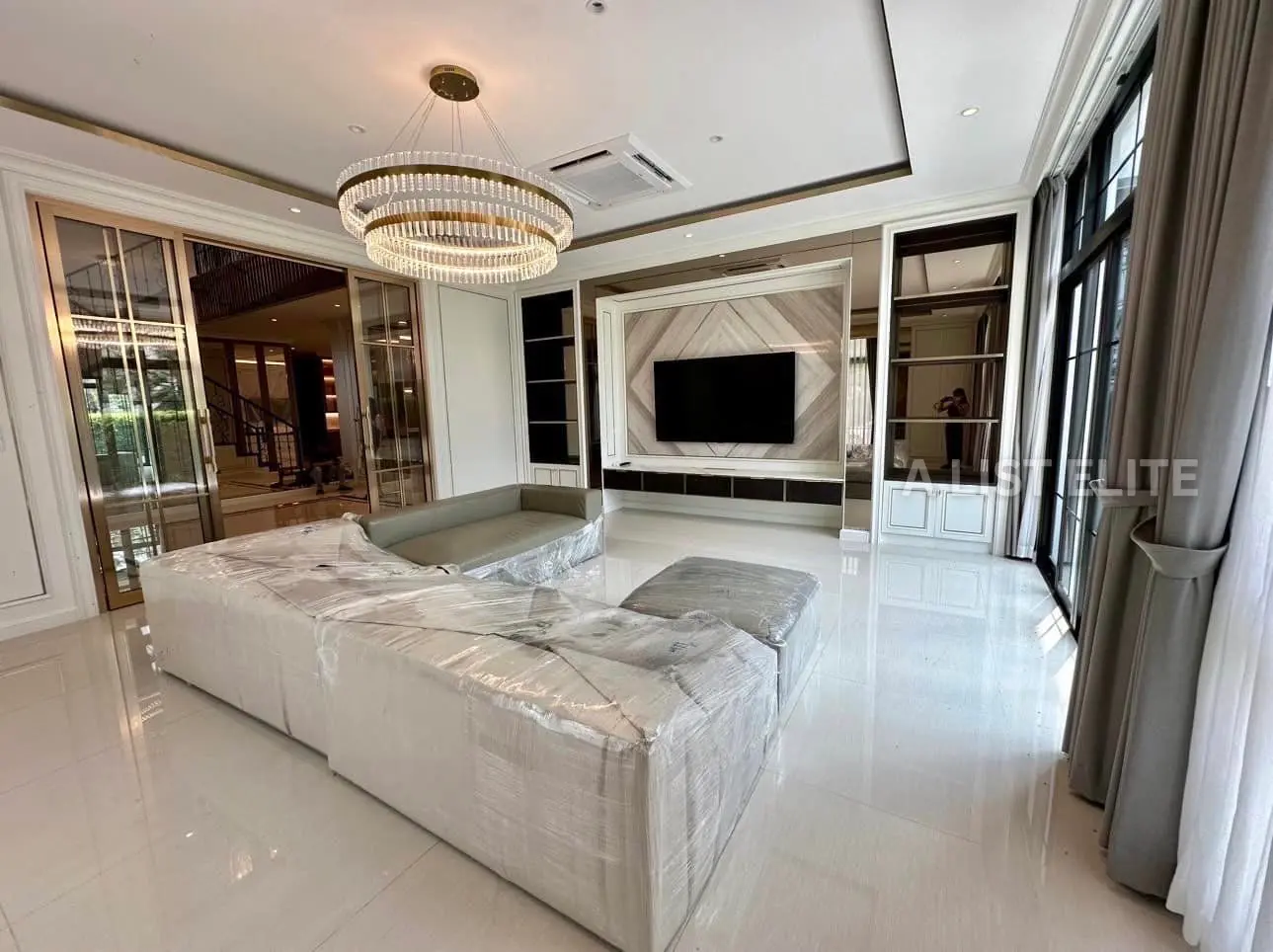 The Palazzo Pinklao