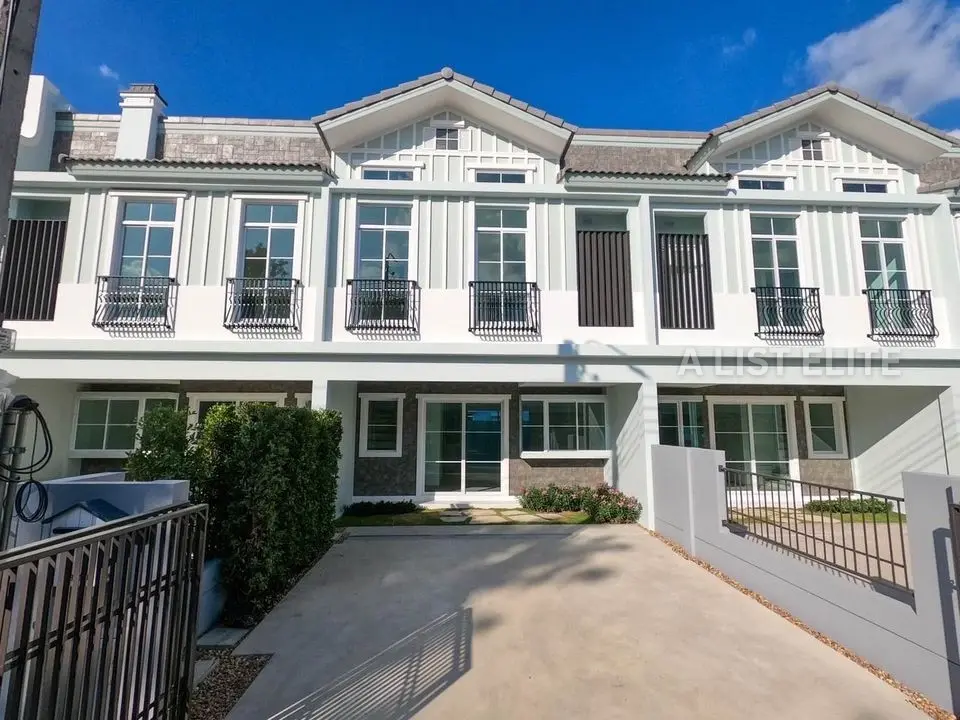 Townhome near Mega Bangna