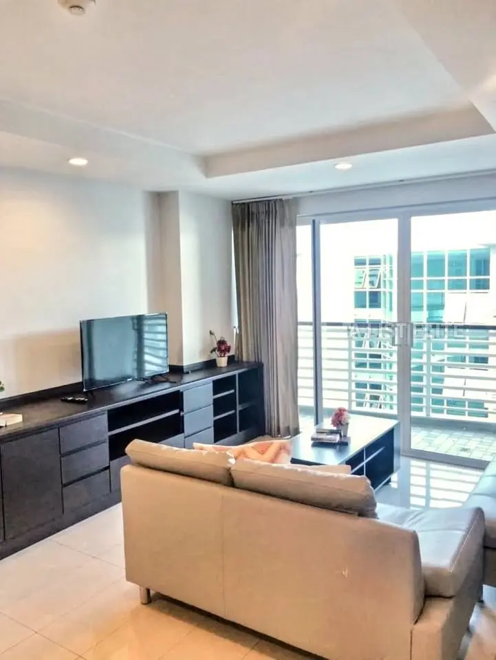 Condominium Avenue 61