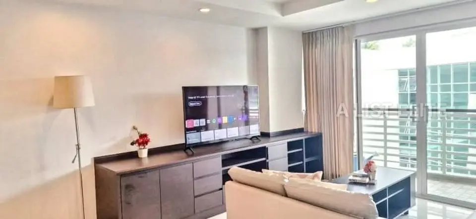 Condominium Avenue 61