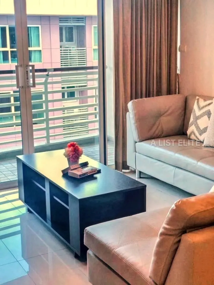 Condominium Avenue 61