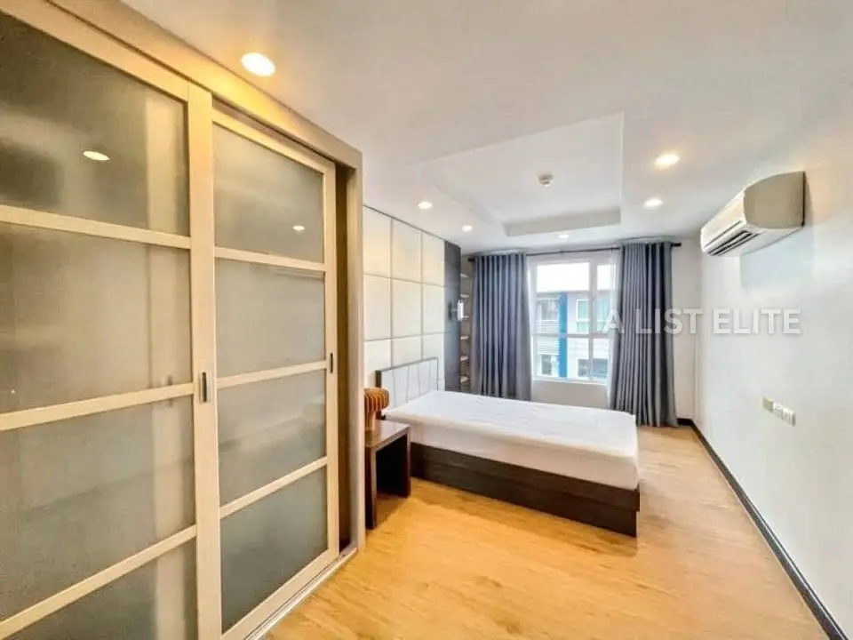 Condominium Avenue 61