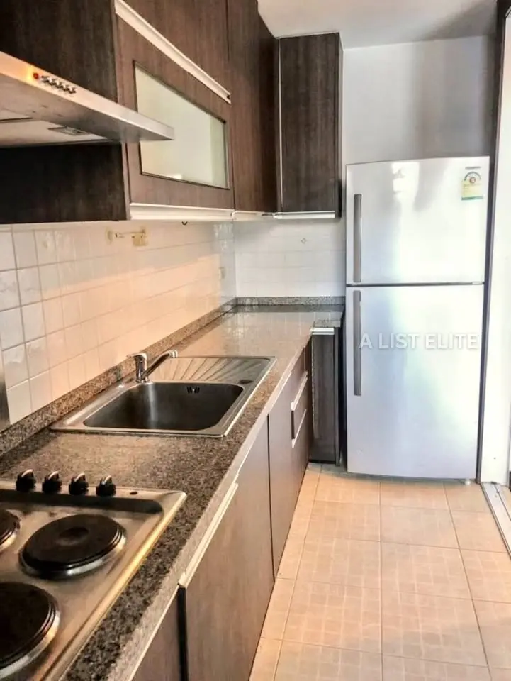 Condominium Avenue 61