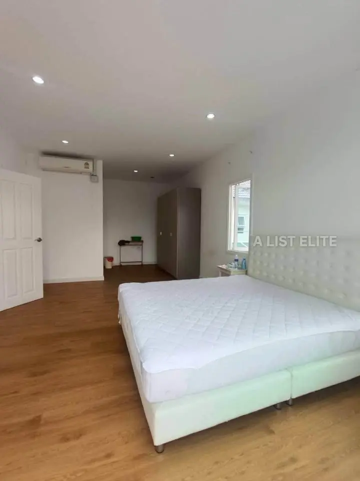 Condominium Avenue 61