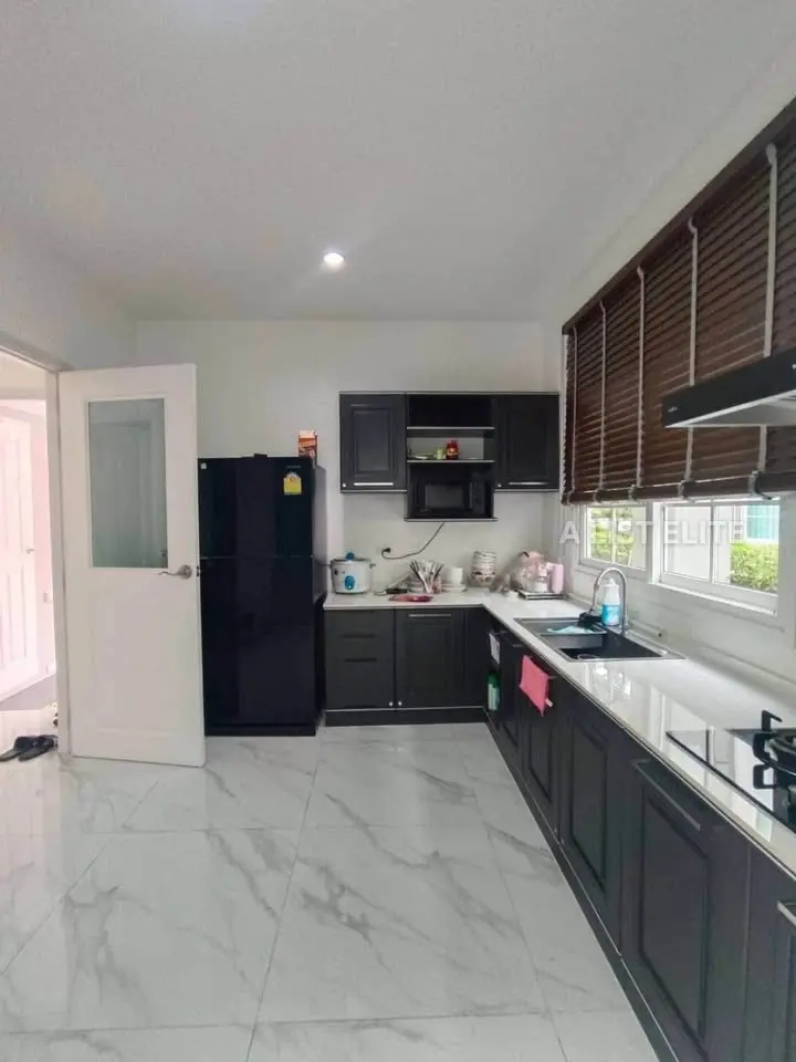 Condominium Avenue 61
