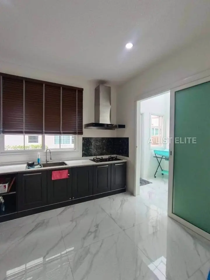 Condominium Avenue 61