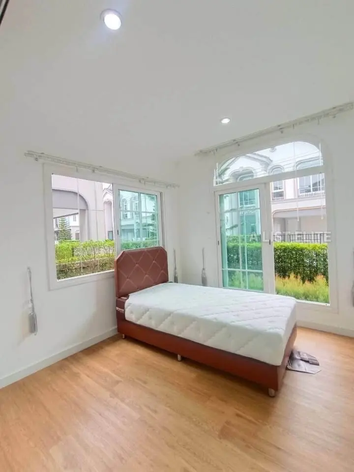 Condominium Avenue 61
