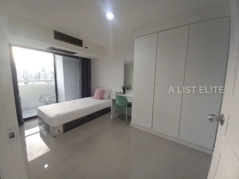 เดอะ วอเตอร์ฟอร์ด คอนโดมิเนียม