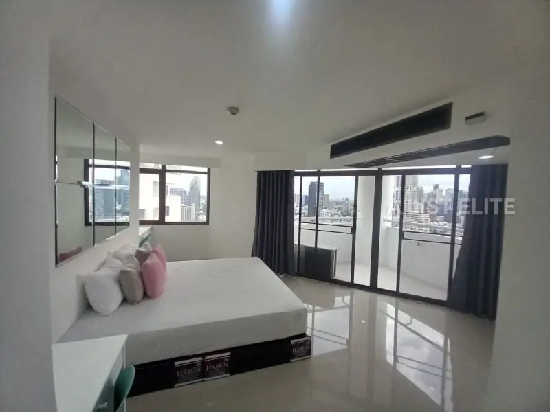 เดอะ วอเตอร์ฟอร์ด คอนโดมิเนียม