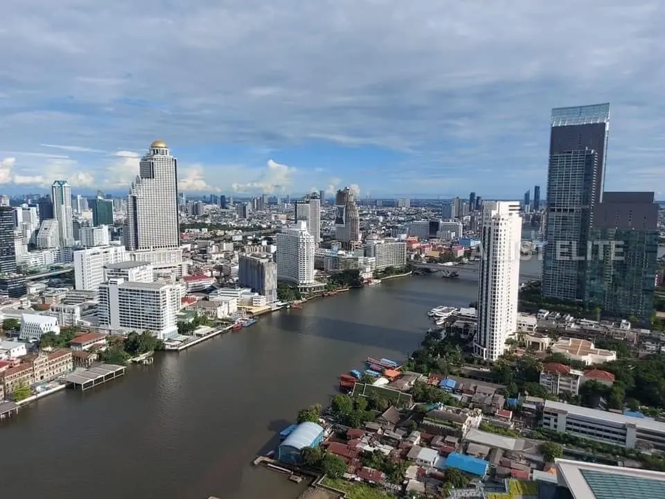 MAGNILIAS WATERFRONT RESIDENCES
